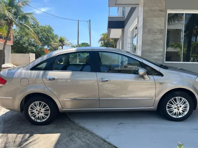 Fiat Linea Essence Dualogic 1.8 Flex 16V 4P 2012