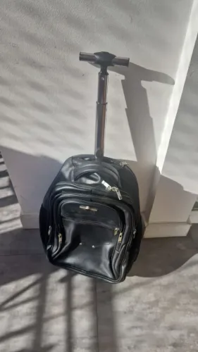 Mochila De Couro Santino com Rodinha