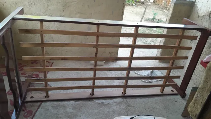 Cama de solteiro s/ colchao