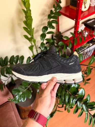 New Balance 2002r