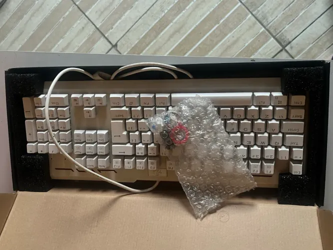 Teclado Redragon Varuna Lunar White