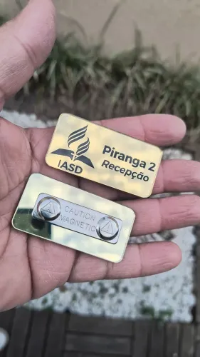 Crachá Magnético Premium em Acrílico Personalizado