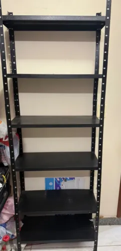 Estantes de ferro (6 prateleiras, com 1,98 de altura, 0,70 largura e 030 profundidade)