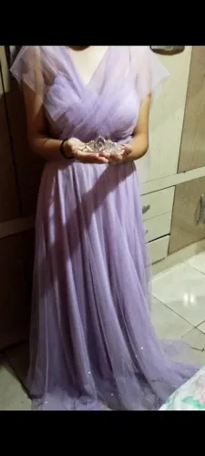 Linda vestido lilás para 15 anos, com calda e leves brilhos, usado somente uma vez