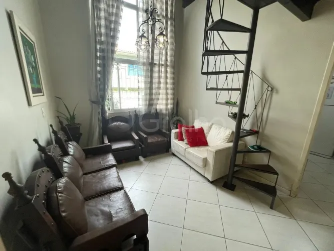 Casa para Venda em Florianópolis, Capoeiras, 4 dormitórios, 1 suíte, 2 banheiros, 2 vagas