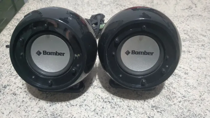 Caixa de som bomber
