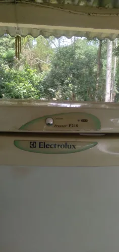 Freezer Electrolux Mod. 210 (127v)