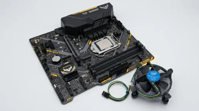 Kit Gamer Intel i3 9100F + Placa-Mãe ASUS TUF B360M-PLUS GAMING/BR + Cooler Intel