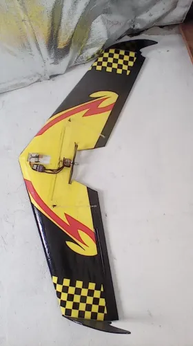 Aeromodelo - Asa Zag 1.50 de envergadura com a eletrônica 
