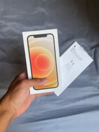 iPhone 12 novinho , sem marcas de uso