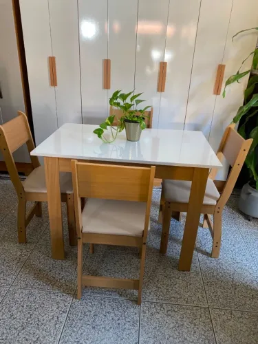Jogo de Mesa com 4 Cadeiras Estofadas Nova