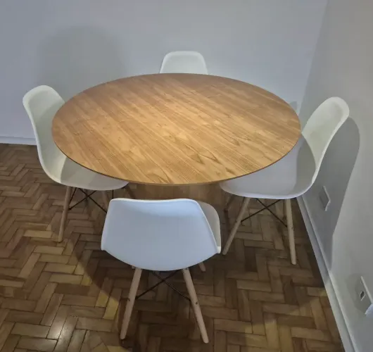 Mesa de Jantar c/ 4 cadeiras
