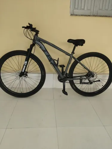 Bike TKZ Aro 29 Cinza - Excelente Estado com Tripé