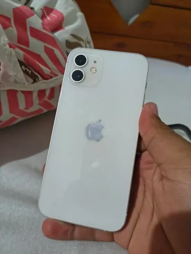 iPhone 12 bem conservado
