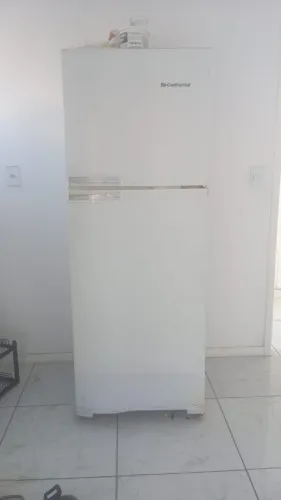 Geladeira muito boa.