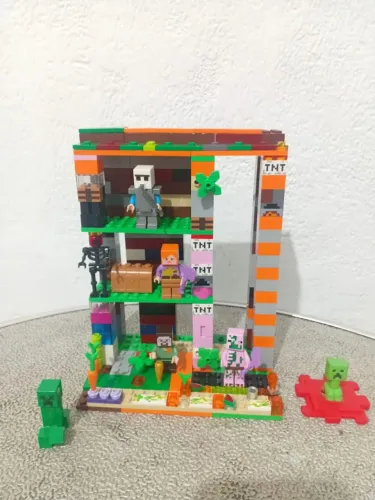 Lego Minecraft exatamente do jeito que está na foto