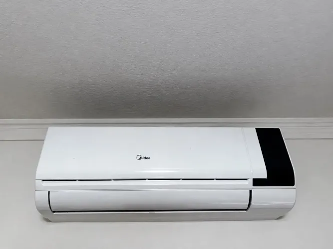 Ar-condicionado Midea 9.000 BTUs - 220V