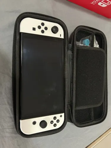 Vendo Nintendo Switch OLED Semi novo + Case