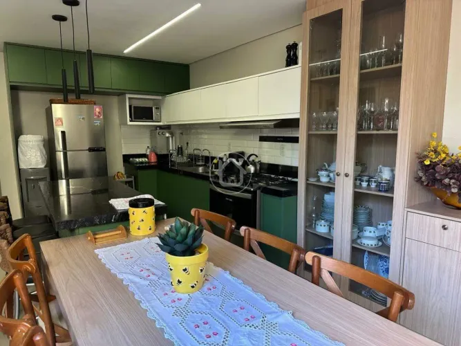 SOBRADO COM 4 QUARTOS, SENDO 2 SUÍTES