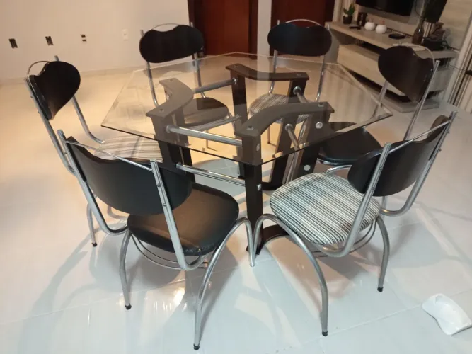 Vendo mesa com tampo de vidro 6 lugares
