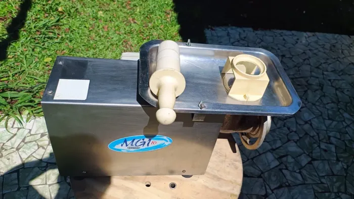MOEDOR DE CARNE INDUSTRIAL MGI10
