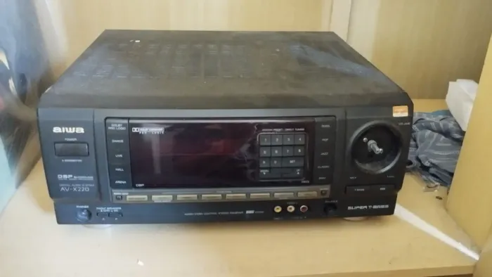 Receiver Aiwa funcionando perfeitamente com duas caixas