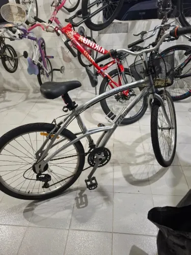Bicicleta Caloi 100 de Alumínio - 21 Marchas + Cesto Frontal 