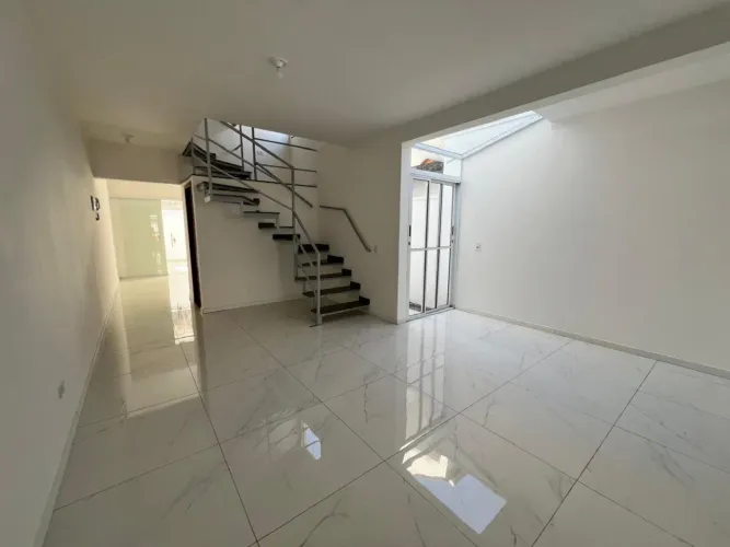 Casa para venda em Jardim Adriana com 3 quartos, sendo 1 suíte, 128m²