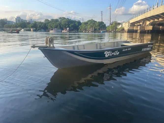 Barco Karibe 500 . Com 5 metros e reboque feito exclusivamente para a embarcação 