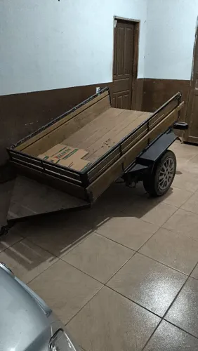 Vendo Reboque emplacado.