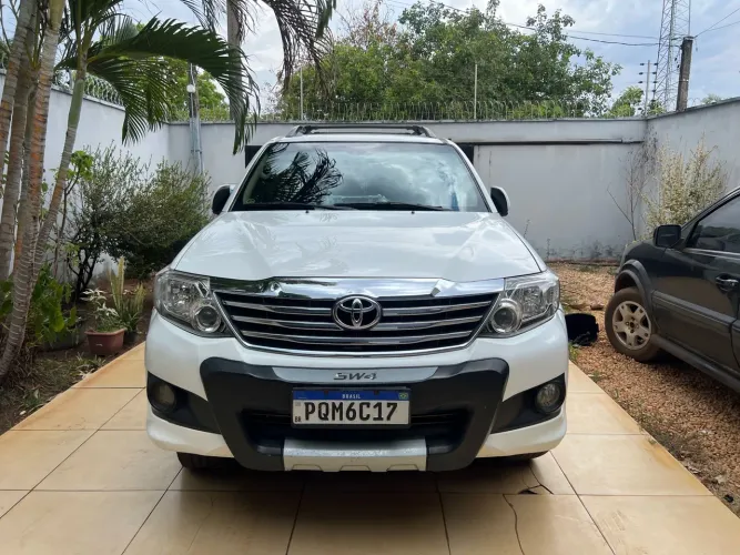 Toyota Hilux SW4 SR 4X2 2.7/ 2.7 Flex 16V Aut. 2015