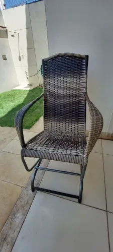 Cadeira de balanço em fibra sintética
