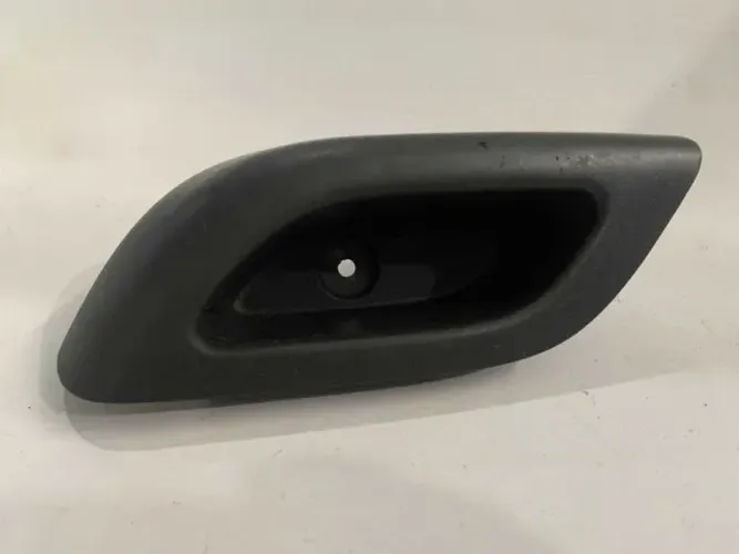 Puxador De Porta Traseiro Esquerdo Renault Kwid 2018/2020