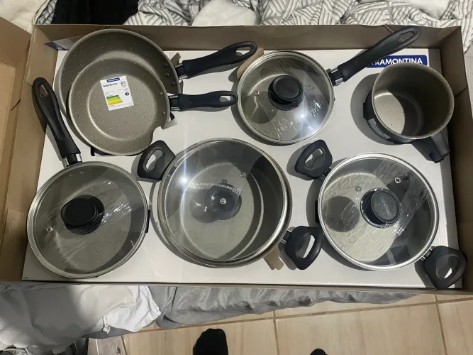 Kit de panela com 7 peças novo nunca usado