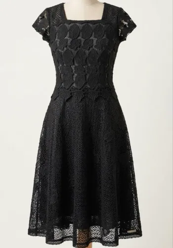Vestido de Festa Midi em Renda Preta - Tamanho 40 (M) - Impecável