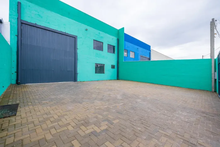Barracão Comercial / Industrial 300m² em Colombo