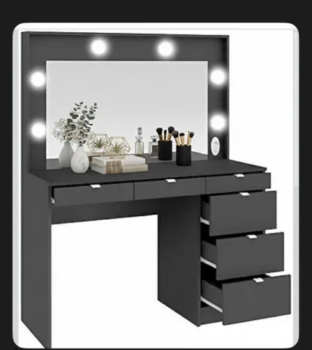 Penteadeira com camarim com seis lâmpadas- todas incluídas na venda. Em ótimo estado!  