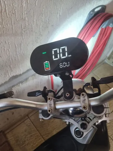 Moto elétrica em perfeito estado de conservação