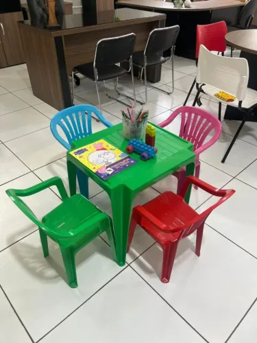 Conjunto infantil para escolas