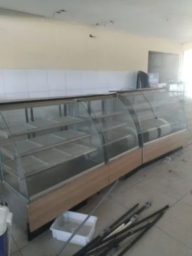 Balcão refrigerado e estufa