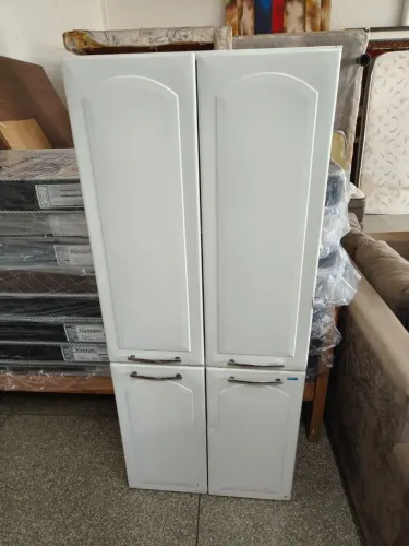 Paneleiro aéreo em aço com 4 portas bom estado ((ENTREGO GRATIS))