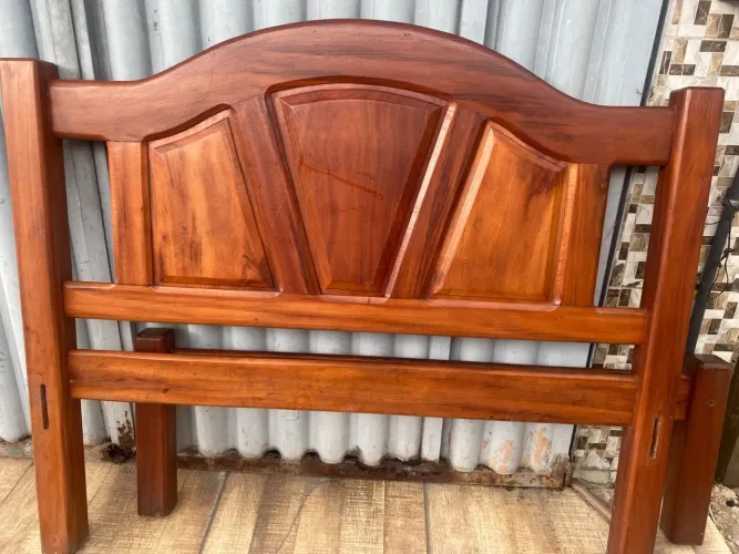 Cama de casal de angelim