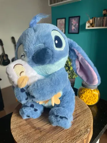 Pelúcia do Stitch Segurando um Pato