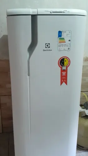 Geladeira ELECTROLUX 240L