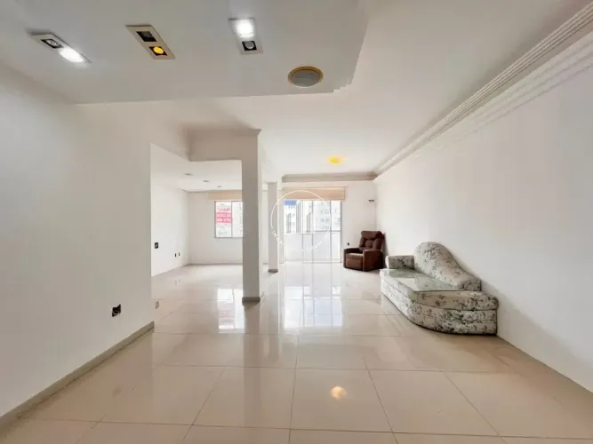 Imóvel para venda possui 106 metros quadrados com 3 quartos em Centro - Florianópolis - SC