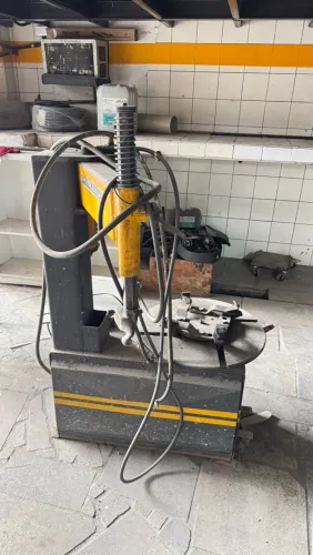 Desmontadora de pneus