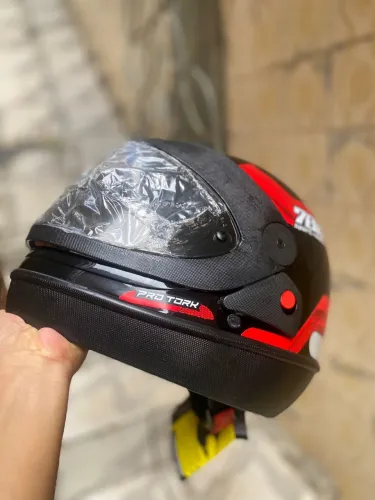 Vende-se capacete novo
