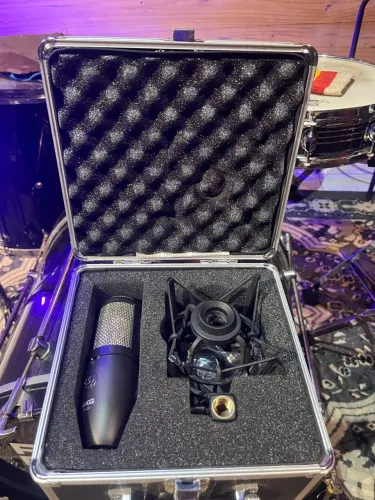 Microfone AKG P420