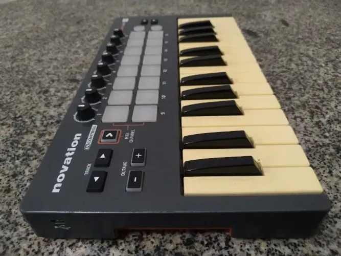 Controlador Novation Lounchkey Mini