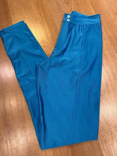 Legging, marca Maria queixa, tamanho M. Nova 